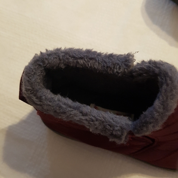 BJ booties with fuzzy lining, fit 7- 7 1/2 ladies best - Picture 2 of 4